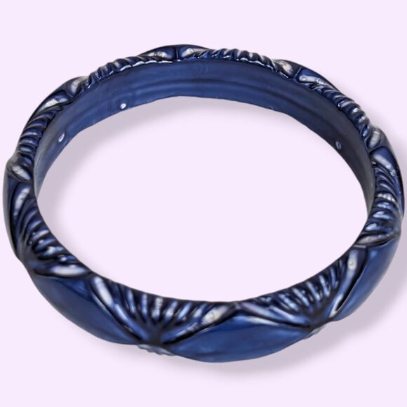 (2/$20) Vintage Blue Detailed Bangle - Picture 3 of 4